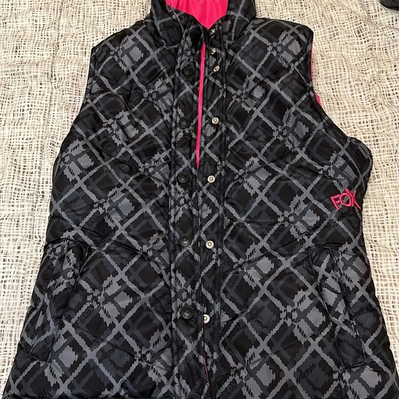 Pink reversible puffer jacket no sleeves - Picture 2 of 4